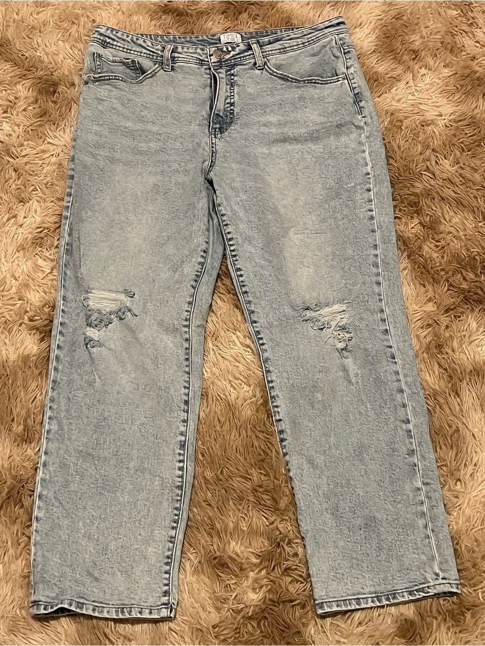 Time & Tru Light Wash Distressed Women’s Jeans. Size 12.